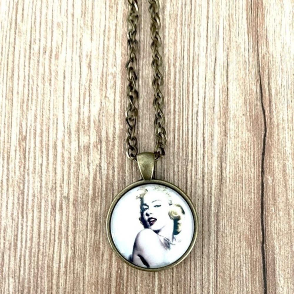 Marilyn Monroe Retro Style Unisex Necklace, NWT